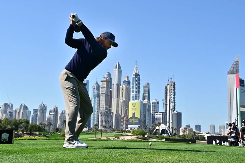Molinari leads Dubai Desert Classic as McIlroy struggles