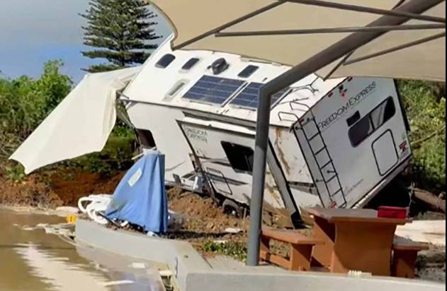 Multiple people missing in New Zealand landslip
