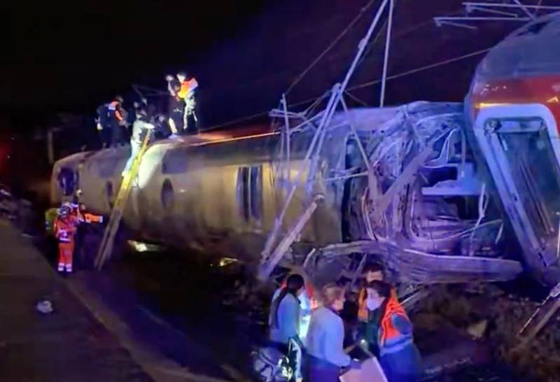 'Several lightly injured' after train hits crane in Spain: state operator