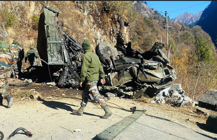 10 Indian soldiers dead as army vehicle plunges into Occupied Kashmir gorge