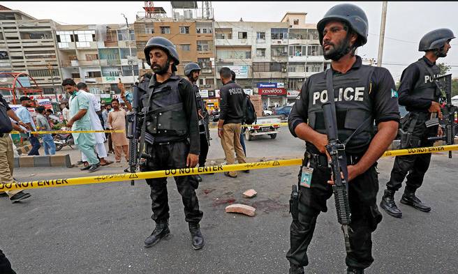 Six Afghan dacoits shot dead in encounter with Karachi police