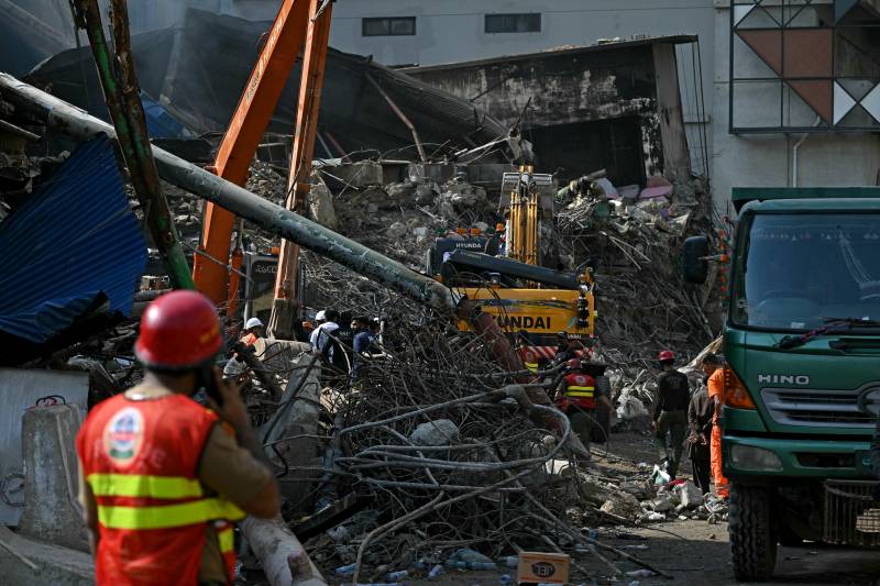 Death toll rises to 71 as rescuers now retrieving only bones from Gul Plaza debris