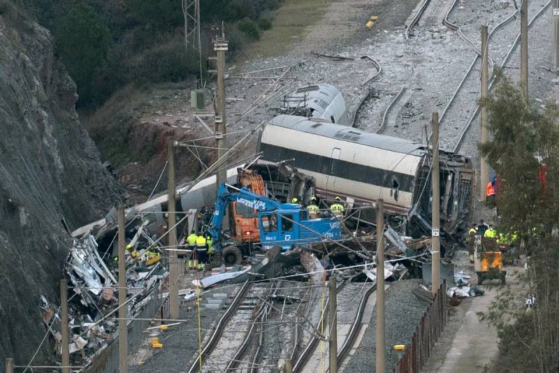 Spain train disaster probe suggests track was cracked