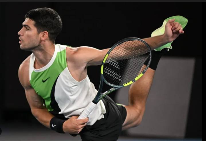 Alcaraz eases into Melbourne last 16 as Sabalenka 'all over the place'