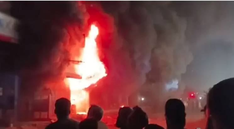 Workers evacuated as fire erupts in Karachi factory