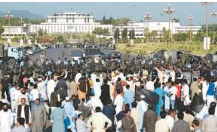 Govt employees to protest against privatization, pension reforms