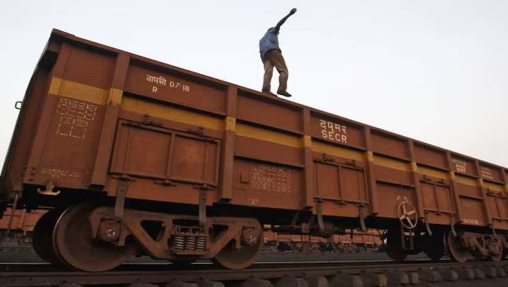 Detached wagon causes rail emergency in Jahanian, Milat Express escapes accident