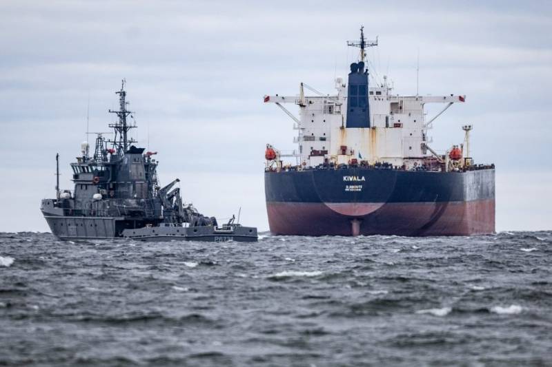 What is Russia's 'shadow fleet' and how does it work?