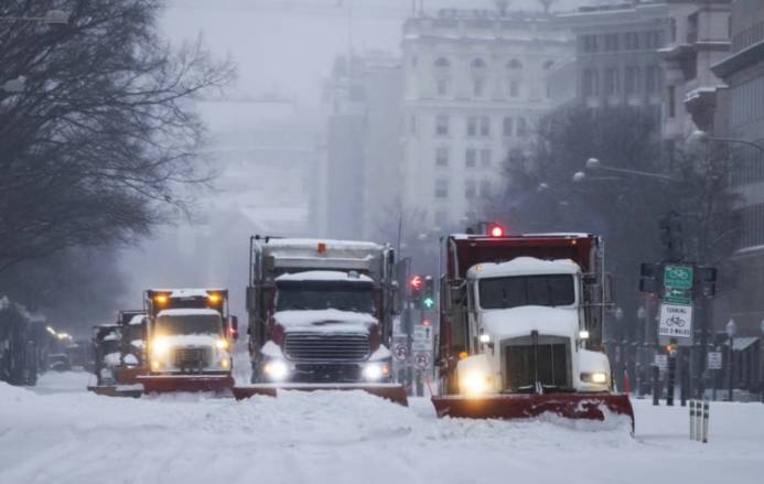 Historic winter storm kills at least 10 across US