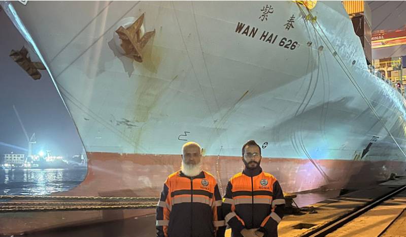 Shipload of China relief goods docks at Karachi