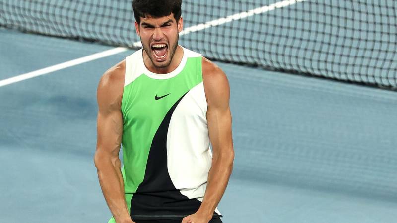 Alcaraz rolls into maiden Melbourne semi-final and date with Zverev
