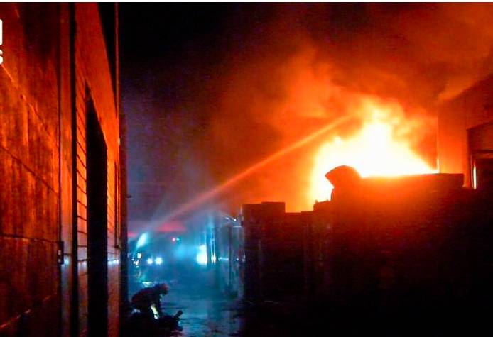 Two labourers die as fire sweeps sugar mill in Kot Addu