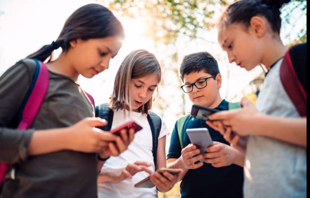 French lawmakers pass bill banning social media for under-15s