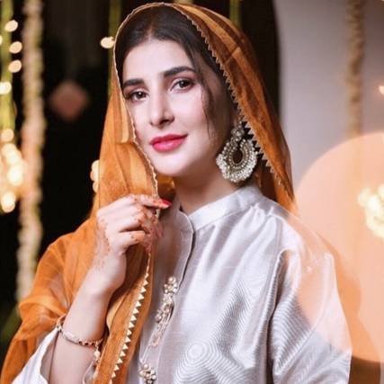 Areeba Habib congratulates Kinza Hashmi on becoming Quetta Gladiators' brand ambassador
