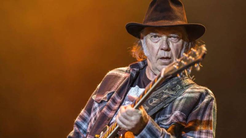 Neil Young gifts music to Greenland residents for stress relief