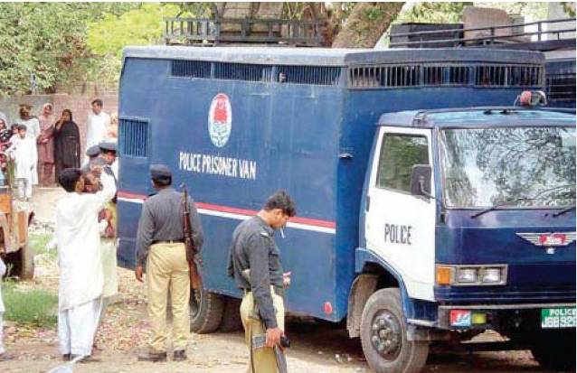 Prisoners escape after police van meets accident in Hyderabad