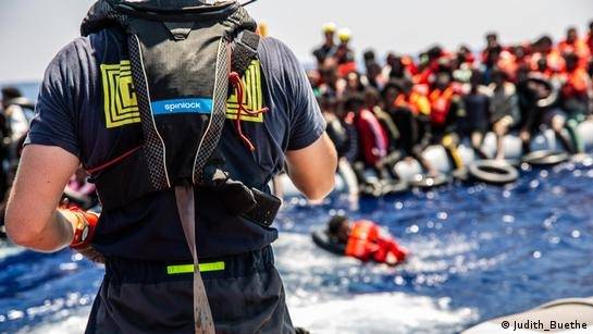 EU eyes migration clampdown with push on deportations, visas