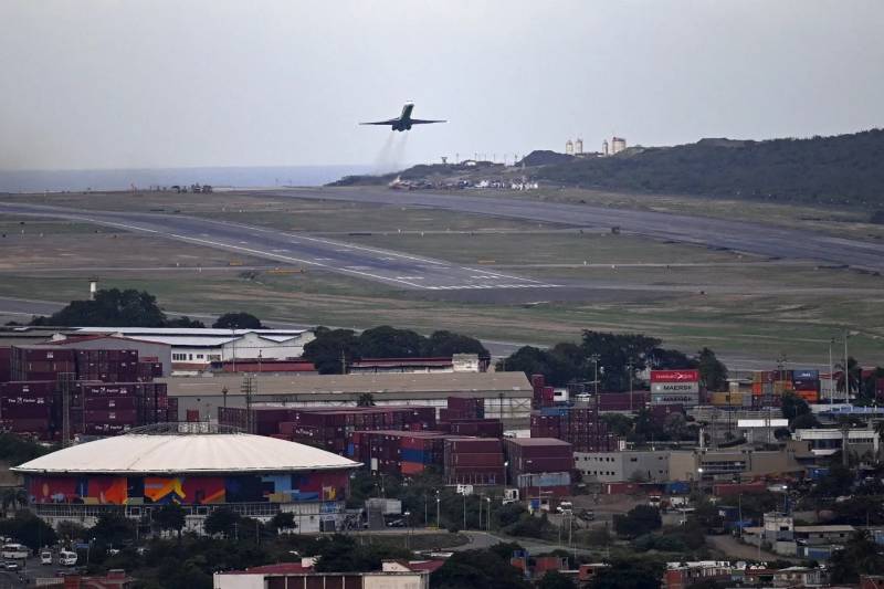 Trump orders re-opening of Venezuela airspace