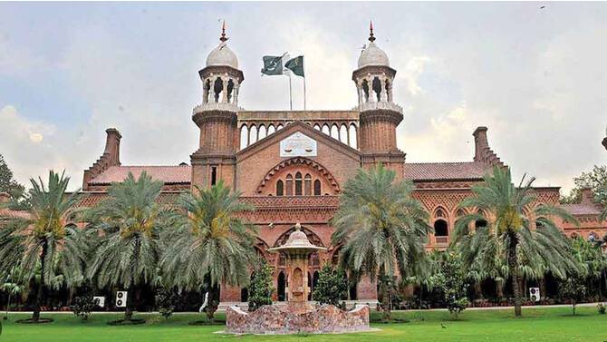 LHC orders halt to plaza projects near historic Sheranwala, Taxali gates