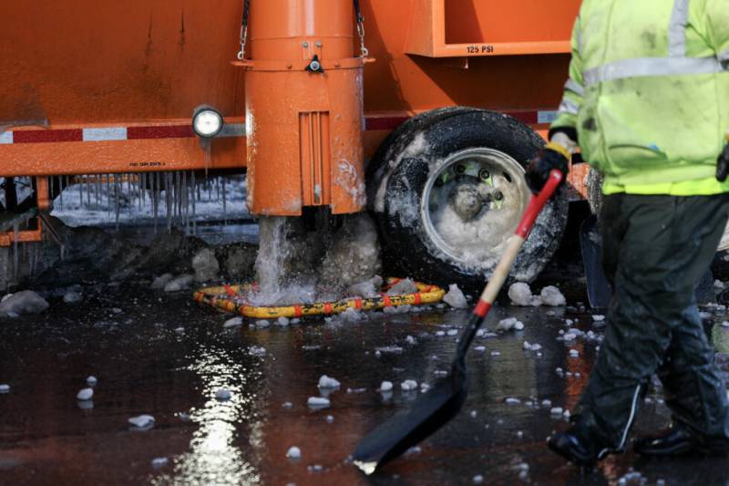 New York breaks out snow 'hot tubs' to melt winter storm snowfall