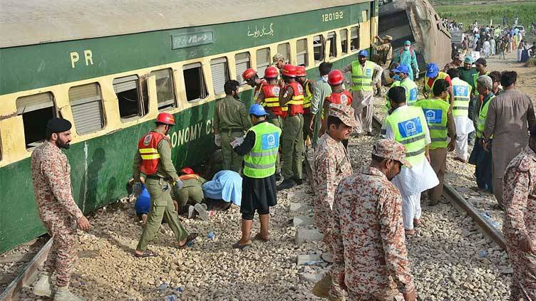 Rail traffic suspended Hazara Express derails near Sargodha