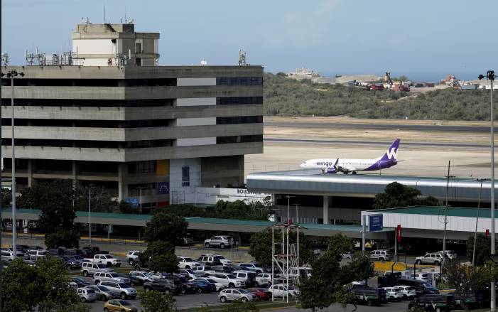 Trump orders re-opening of Venezuela airspace