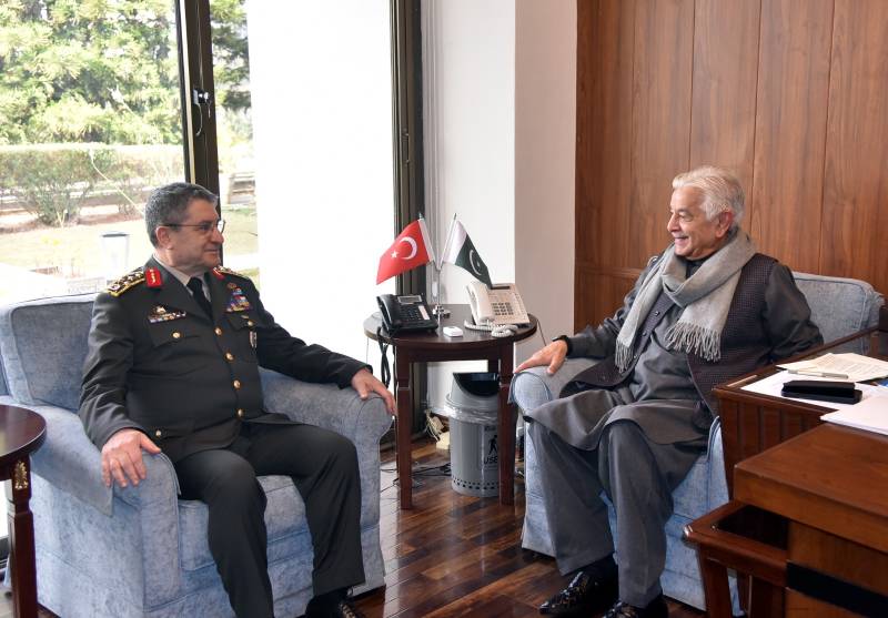 Turkish Chief of Defence Forces discusses security cooperation with Kh Asif