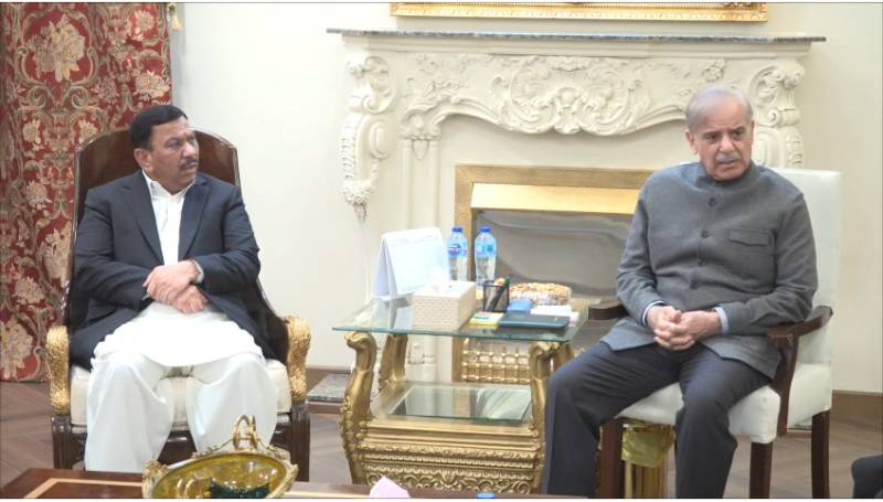 PM visits Shafi Khokhar's house in Lahore