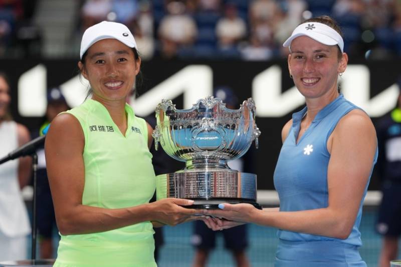 Mertens and Zhang win Australian Open women's doubles title