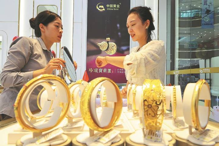 Chinese cash in jewellery at automated gold recyclers as prices soar