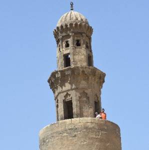 Youth in Nankana climbs minaret of mosque to commit suicide