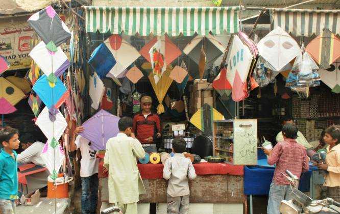 Mad rush to kites, string forces early closure of shops in Lahore