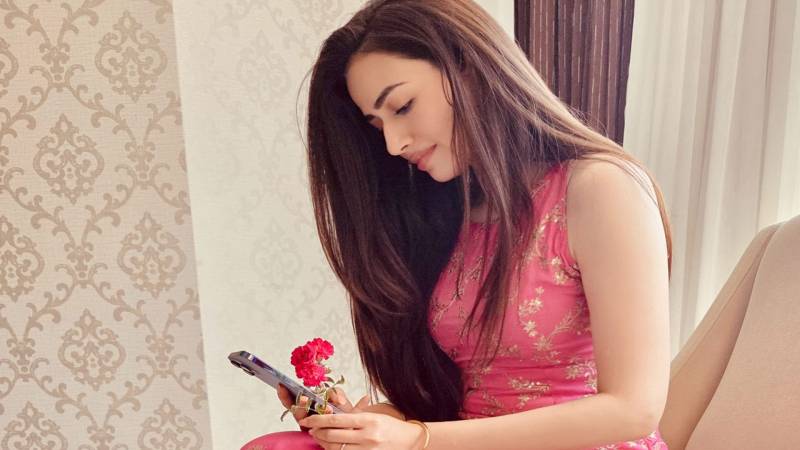 Saba Qamar swoons over Sana Javed’s soft pink look
