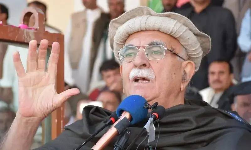 Achakzai writes to PM Shehbaz, seeks full medical examination of Imran Khan