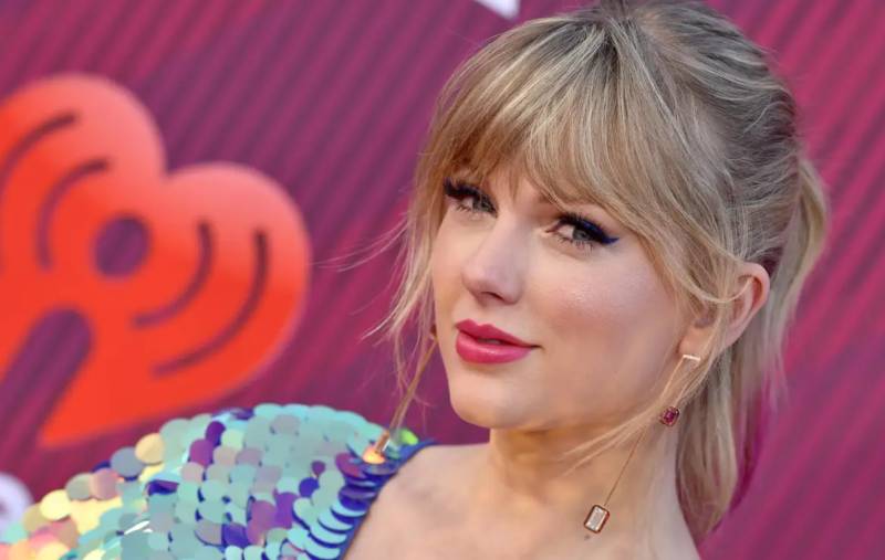 Taylor Swift makes surprise appearance at Grammys 2026 afterparty after skipping awards