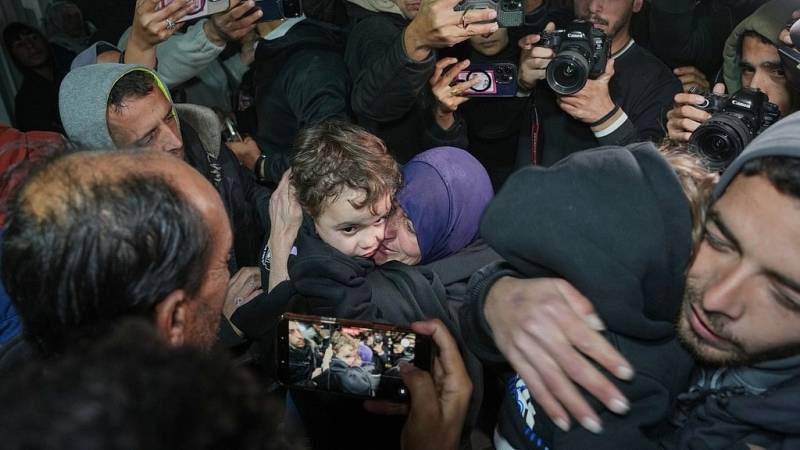 Tearful Gazans finally reunite after limited Rafah reopening