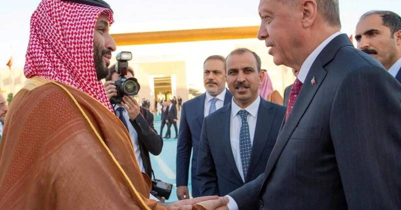 Turkey's Erdogan visits Saudi as ties between former foes warm