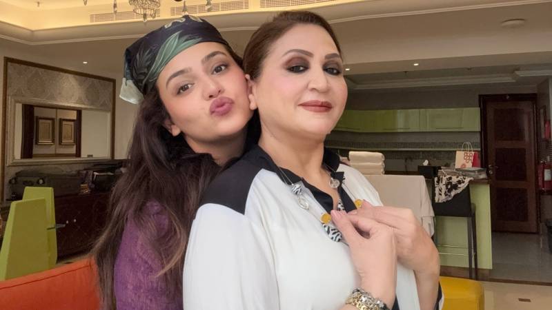 Zara Noor Abbas shares emotional AI tribute to mother
