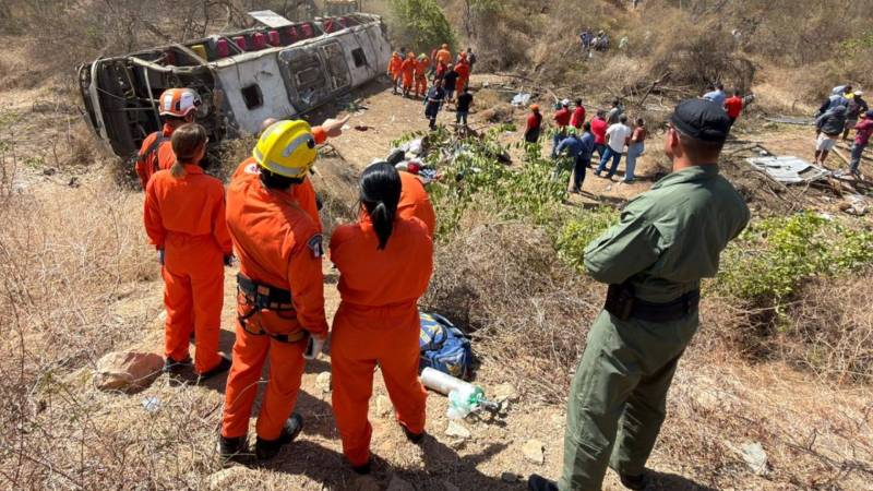 Bus accident kills 16 pilgrims in north-east Brazil