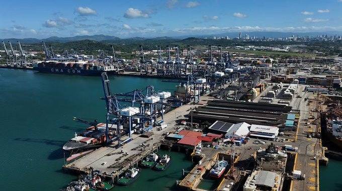 Panama leader rejects arbitration in canal port case