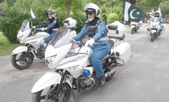 Lahore’s traffic wardens ordered to wear new uniforms from Feb 14