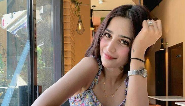 Aima Baig drops new melody, internet reacts