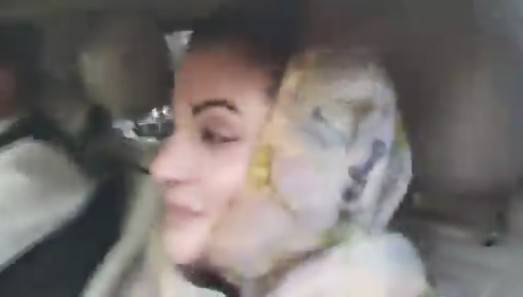 Maryam Nawaz pays surprise visit to Liberty Chowk, interacts with people