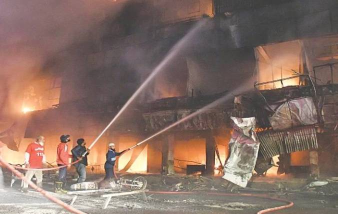 Fire erupts at godown of plastic items in Karachi 