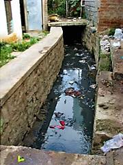 Tragic incident in Nawabshah: 3-year-old dies after falling into open drain