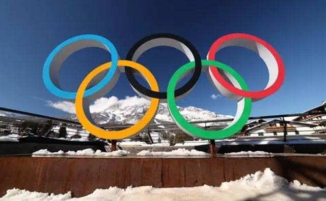 Italy set for Winter Olympics opening ceremony as Vonn passes test