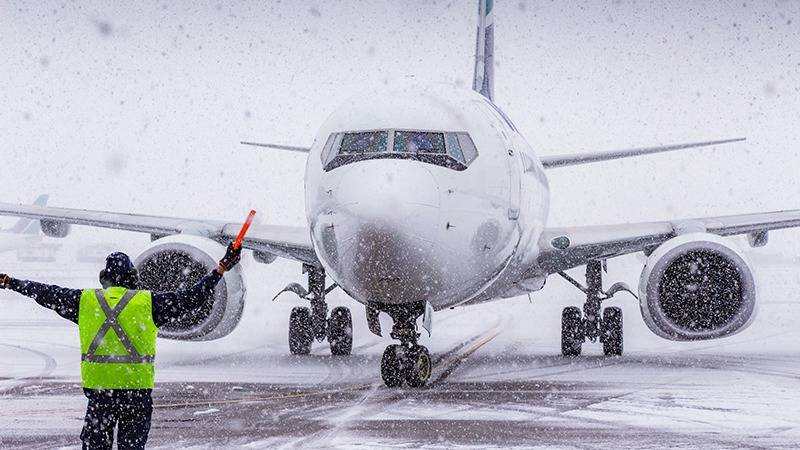 Berlin airport cancels evening flights over cold snap