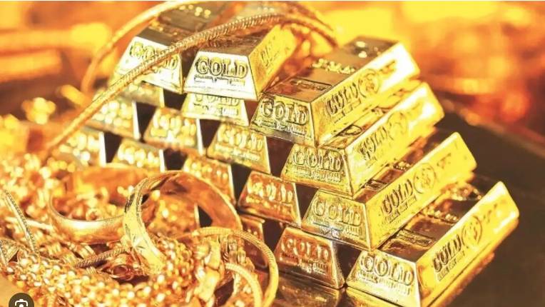 Gold price jumps by Rs11,700 per tola in Pakistan