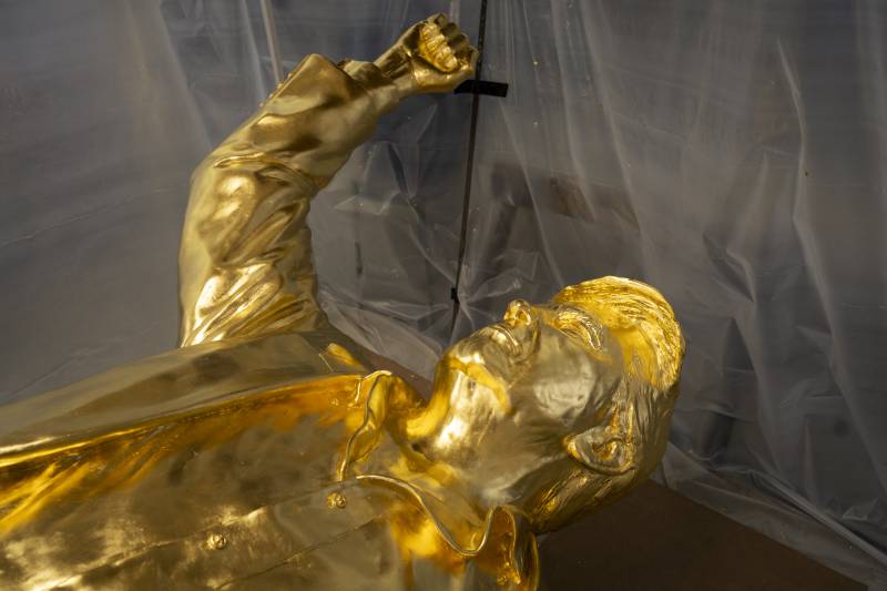 Golden Trump statue crippled by crypto pay dispute