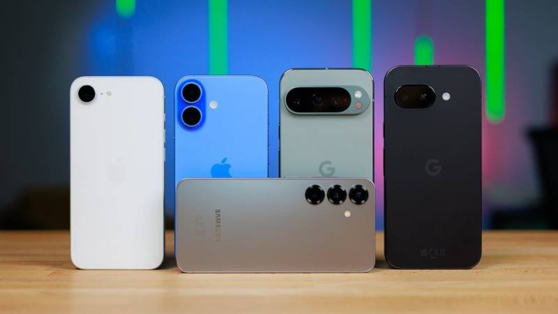 Bigger smartphones to rule the roost as compact phones fade away